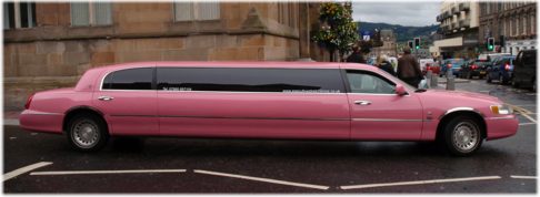 [Una Limousine rosa?!?!?]